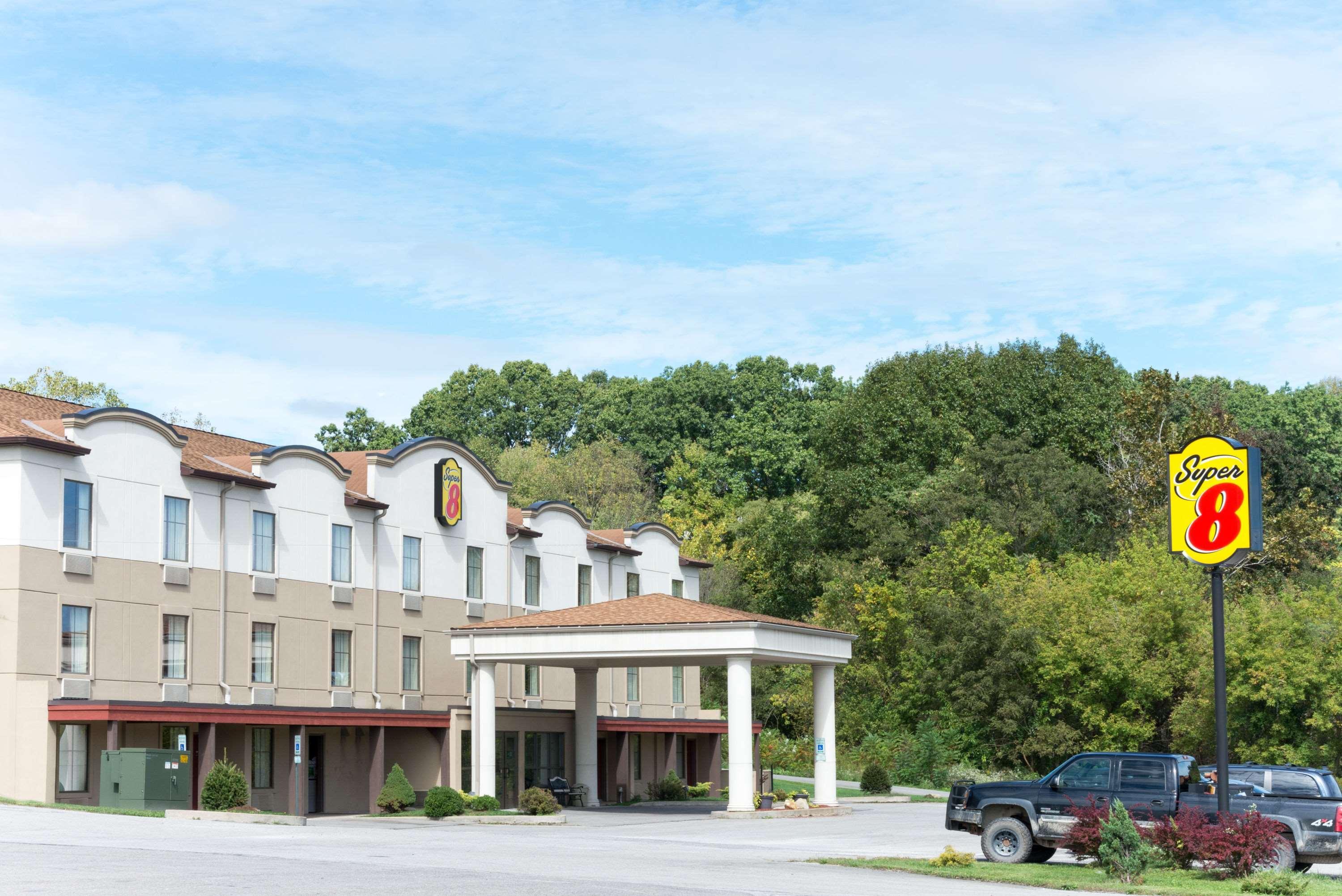 Super 8 By Wyndham Beaver Falls Buitenkant foto